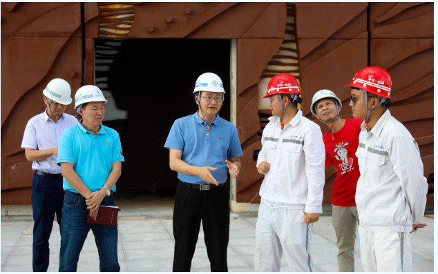 歡迎三沙市市委常委，市長(zhǎng)鄧忠蒞臨我司承接的三沙廣場(chǎng)項(xiàng)目，三沙文體館項(xiàng)目現(xiàn)場(chǎng)調(diào)研并指導(dǎo)